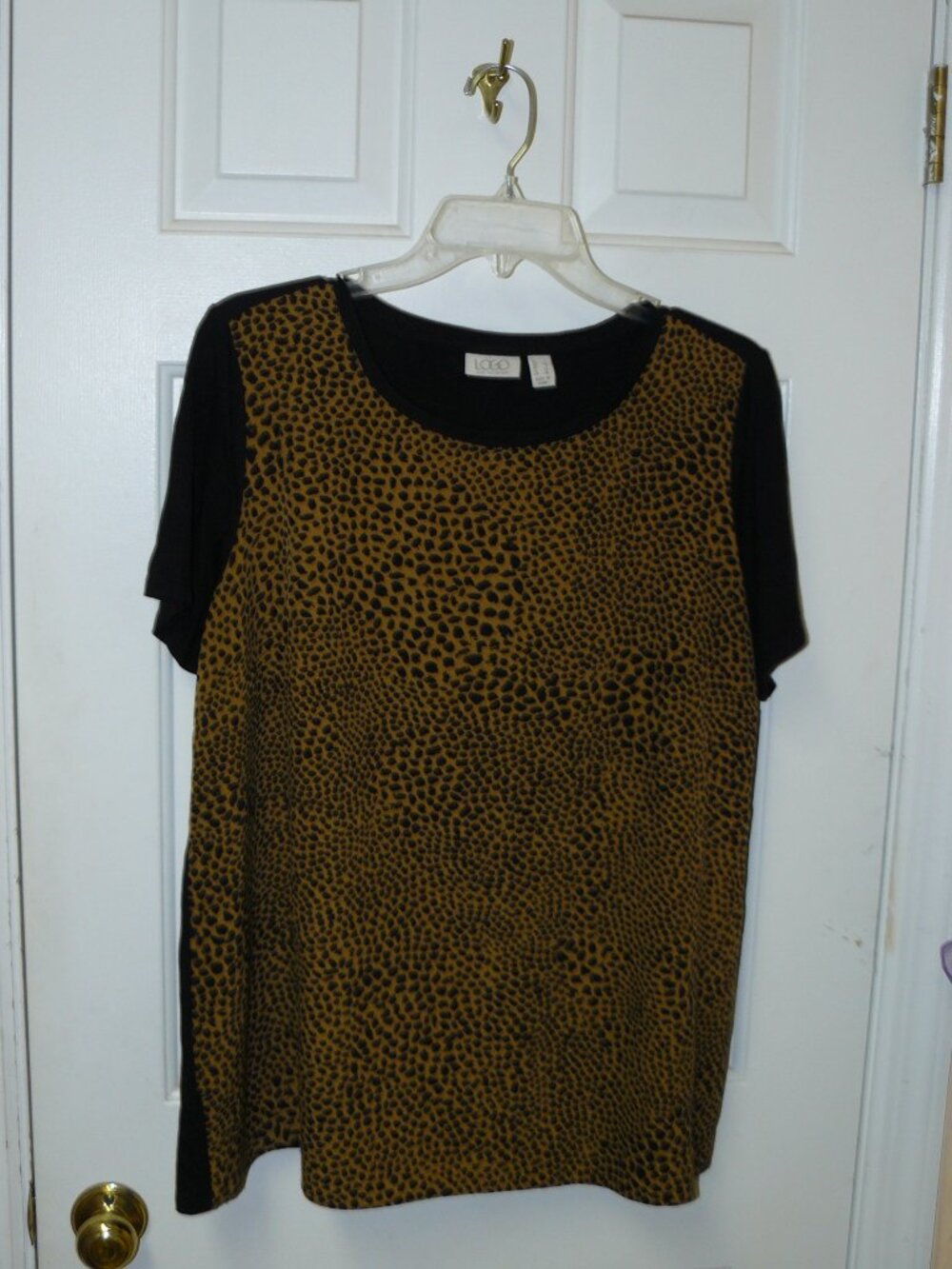 LOGO by Lori Goldstein Rayon 230 Top with Cheetah Print Woven Front Sz L